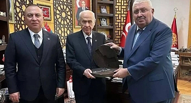 MHP'li İzzet Ulvi Yönter'den Silahlı Fotoğraf Paylaşımı 