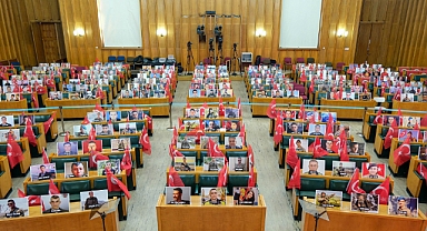 Müsavat Dervişoğlu Kürsüden Bahçeli'ye İp Atıp 'Al Bunu Başucuna As' Dedi