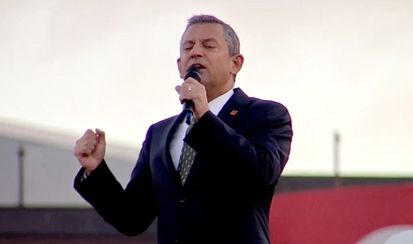 Özgür Özel, AKP'li Erdoğan'a Ekrem İmamoğlu'nu İşaret Ederek Erken Seçim Çağrısı Yaptı: Ahmak Davasını Boşver, Cesaretin Varsa Çık Karşımıza