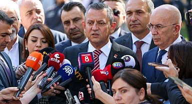 Özgür Özel'den 'Ayağa Kalkma' Eleştirilerine Yanıt: Kaybediyorsam Ben Kaybediyorum
