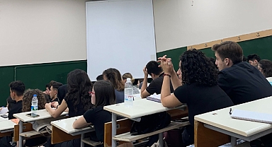 Türk Milleti Yasta, Gençler Öfkeli: Türkiye'nin Dört Bir Yanında Öğrenciler Okula Siyah Giyip Gitti