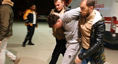 Bursa'da 17 Yaşındaki Sürücü Trafik Polisine Çarpıp Yaraladı