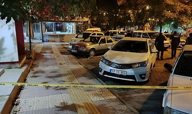Çanakkale'de Bir Şehir Eşkıyası, Kız Kardeşine Sarkıntılık Yaptığını İddia Ettiği Şahsa Sokak Ortasında Kurşun Yağdırdı