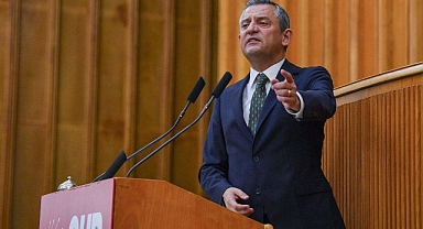 CHP Genel Başkanı Özgür Özel 'Kürtleri İkinci Sınıf Görmeye Niyetimiz Yok' Dedi, Atatürk'ün Partisinde Kürtçülük Yaptığı İçin Ayakta Alkışlandı
