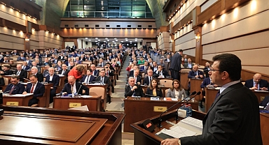 İBB Meclisi'nde Gerginlik | AKP'li Üye, Ahmet Özer'e 'Terörist' Dedi, İmamoğlu Sinirlendi: Seni Adam Yerine Koymam, Terbiyesiz