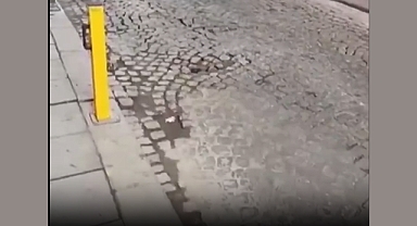 İstanbul Fatih'te Yerin Altından Geçen Kablo Bomba Gibi Patladı