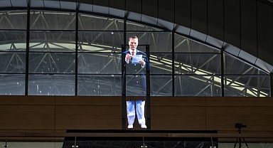 İstanbul Sabiha Gökçen Havalimanı'nda, Ulu Önder Atatürk'ün Nutuk Okuduğu Görüntüler Hologram İle Yansıtıldı