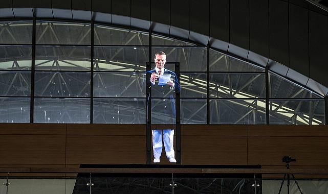 İstanbul Sabiha Gökçen Havalimanı'nda, Ulu Önder Atatürk'ün Nutuk Okuduğu Görüntüler Hologram İle Yansıtıldı
