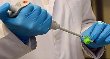 İzmir'de AIDS'ten Ölen 13 Yaşındaki Çocuğun Babası da HIV Pozitif Çıktı: Sağlık Bakanlığı 'Cinsel İstismar' İddialarına İlişkin Açıklama Yaptı 