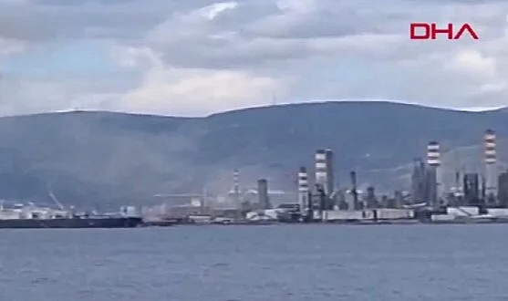 İzmit'teki TÜPRAŞ Tesislerinde Patlama Meydana Geldi