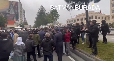 Kayyım Atanan Batman Belediyesi Önünde Gerginlik