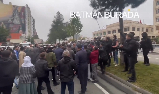 Kayyım Atanan Batman Belediyesi Önünde Gerginlik