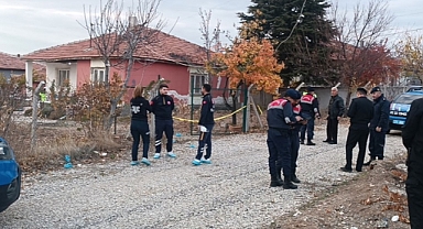Kırıkkale'de Şizofreni Hastası Bir Kişi Eniştesinin Boğazını Kesti Annesini Ağır Yaraladı