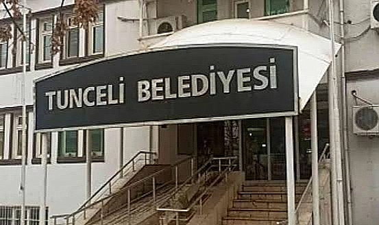 Kürtçü DEM Partili Tunceli Belediyesi ile CHP'li Ovacık Belediyesi'ne Kayyım Atandı: Polis Belediyeleri Çembere Aldı, Yollar Kapandı