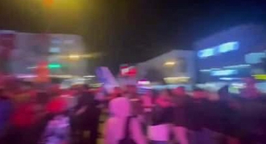 DEM Parti Flamaları Taşıyan Kürtçüler Esenyurt'ta Sözde Kürdistan Sloganları Attı