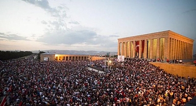 Türk Milleti Atatürk'üne Koştu: 10 Kasım'da 1 Milyon 92 Bin 365 Kişi Anıtkabir'i Ziyaret Etti