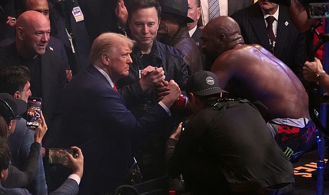 UFC 309'da Jon Jones Şampiyonluğunu Korudu: Altın Kemerini Trump'a Götürdü