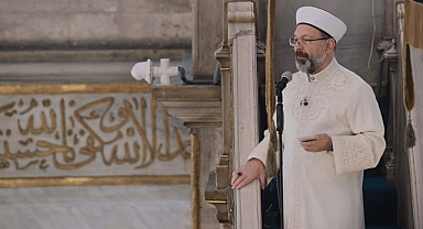 Diyanet'in Mürteci Skandalları Bitmiyor: Bu Sefer de Çiftlerin El Ele Dolaşması Yasak