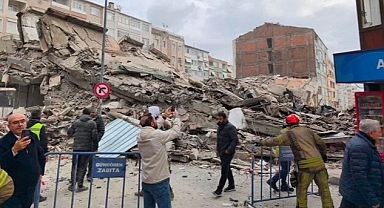 Güngören'de Kentsel Dönüşüm Kapsamındaki Bina Yıkım Çalışması Sırasında Çöktü 