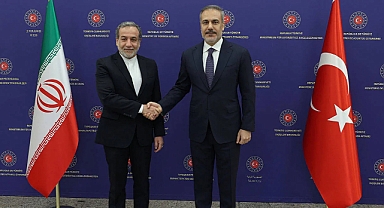 Hakan Fidan, İran Dışişleri Bakanı İle Görüştü: Son Gelişmeler, Şam'ın Kendi Halkıyla ve Meşru Muhalefetle Uzlaşı Sağlaması Gerektiğini Bir Kez Daha Gösteriyor