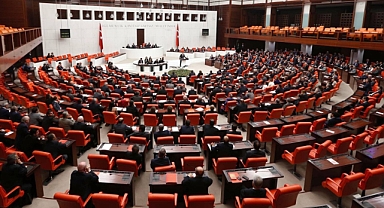 İYİ Parti'nin 'Suriyelilerin Gönderilmesi Amacıyla Bütçeye 30 Milyar Lira Eklensin' Önergesi AKP ve MHP Oylarıyla Reddedildi