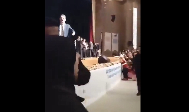 Mülakat Mağduru Öğretmenler AKP'li Bakan Yusuf Tekin'i Protesto Etti, Korumalar Öğretmenlere Müdahale Etti