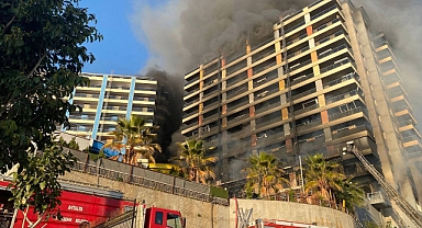 Alanya'da 12 Katlı Otel İnşaatında Yangın Çıktı: İşçiler Mahsur Kaldı