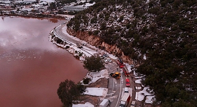 Antalya'da Sel ve Dolu: Yollar Kapandı, Sahiller Çamur Rengine Döndü