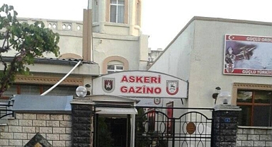 Askeri Gazinoda İstiklal Marşı'na Saygısızlık: Marş Okunurken Ayağa Kalkmayan Uzman Çavuşun Eşi Kendisini Uyaranlara 'Siz Ezan Okunurken Kalkıyor musunuz?' Dedi