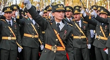 Atatürk'e Bağlılık Yemini Eden Teğmenler Yazılı Savunmalarını Verdi