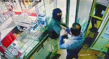Bursa'da Kar Maskeli Hırsız Kuyumcuyu Oyuncak Silahla Soymaya Çalışırken Dayak Yedi