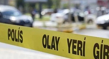 Esenyurt'ta Cani Bir Erkek Eşine Satırla Saldırdı