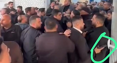 Kasım Kazancı'nın Cenaze Töreninde Kürtçü Kerkük Vali Yardımcısı Yavuz Hamit'e Türkmen Gençleri Tepki Gösterdi