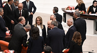 Bahçeli, Kürtçü DEM Parti Heyetini Kapıda Karşıladı