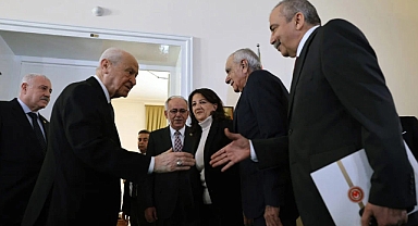 Kürtçü Dem Parti Heyeti İle Devlet Bahçeli'nin Görüşmesi Sona Erdi: Ahmet Türk, Bahçeli'ye Tespih Hediye Etti