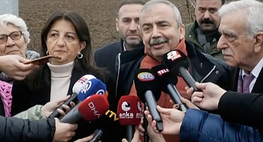 Kürtçü Sırrı Süreyya Önder'den Türk Milletine Tehdit: Eğer Bu Fırsatı Kaçırırsak 72 Taraf Bu İşe Müdahil Olacak