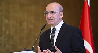 Mehmet Şimşek, Ev Sahibi Olmak İsteyenlere 2025 Yılını İşaret Etti: Dar Gelirli Vatandaşlarımız İlk Konutunu Alacak