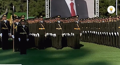 'Mustafa Kemal'in Askerleriyiz' Diyerek Kılıç Çeken Askerlerin İhracının İstendiği Kara Harp Okulu Mezuniyet Töreninde AKP'nin 'Türkiye Yüzyılı' Marşının Okutulduğu Ortaya Çıktı