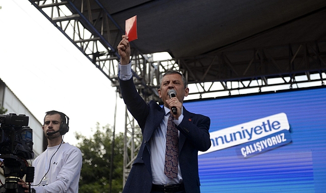Özgür Özel 'Büyük Sürprizi' Olan Kırmızı Kart Eleştirilerine Yanıt Verdi