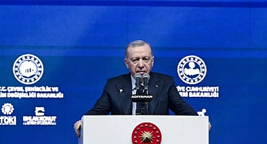 AKP'li Erdoğan, 6 Şubat Depremlerinde 2 Evladını da Kaybeden Anneye 'Daire' Hediye Etti