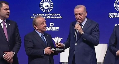 AKP'li Erdoğan, 6 Şubat Depremlerinin Yıldönümünde 5'li Çetenin Elebaşlarına Plaket Verdi
