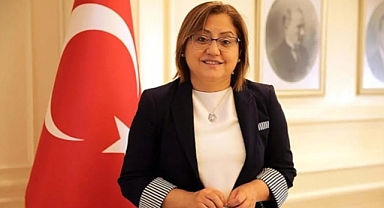 AKP'li Fatma Şahin, Türk Halkına Çok Gördüğü Halıları Suriye'deki Emevi Camii'ne Gönderecek