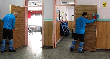 AKP'li MEB, Yabancı Uyruklu Öğrencilerin Olduğu Okullar İçin Güvenlik ve Temizlik İhalesi Yaptı