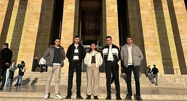 Atatürk'e Bağlılık Bildirdikleri İçin TSK'dan İhraç Edilen Teğmenler Anıtkabir'i Ziyaret Etti
