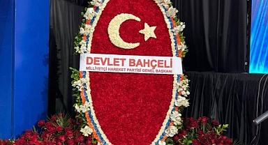 Devlet Bahçeli, AKP'nin Kongresine Özel Çiçek Aranjmanı Gönderdi