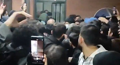 Tahran Üniversitesi'nde Kadın Öğrenciyi Darp Eden Güvenlik Görevlilerine Protesto Düzenlendi