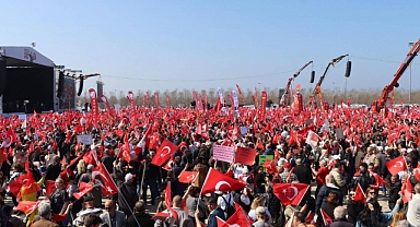 CHP'nin Maltepe Mitingi Başladı: Milyonlarca Vatandaş Saray Rejimine Karşı Bir Araya Geldi
