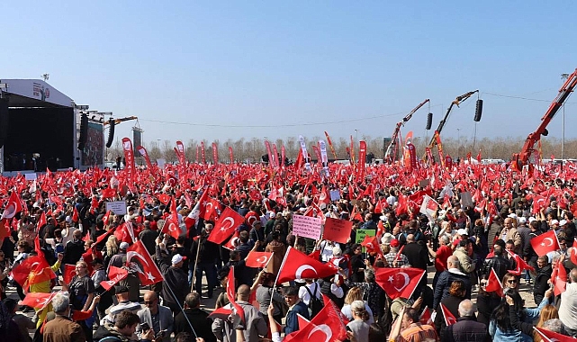CHP'nin Maltepe Mitingi Başladı: Milyonlarca Vatandaş Saray Rejimine Karşı Bir Araya Geldi