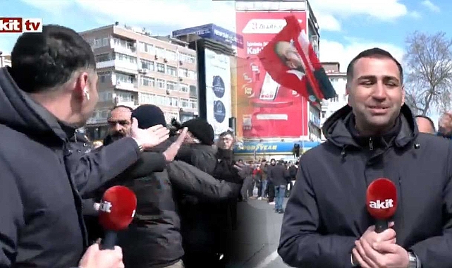 Ekrem İmamoğlu için Vatan Emniyet Önünde Toplanan Vatandaşlardan AKP Yandaşı Akit TV Muhabirine Tepki