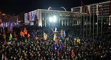 İmamoğlu'na Destek İçin Vatandaşlar Saraçhane'ye Akın Etti